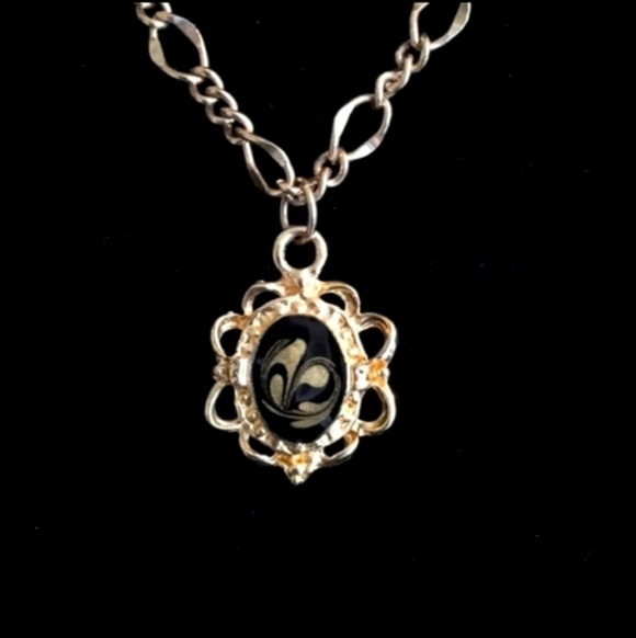 Vintage Vigaro Chain Filigree Gold Frame Black & Copper Cameo Center Necklace - Picture 14 of 14